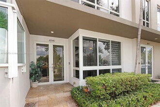 10541 NW 66th St in Doral, FL - Building Photo - Building Photo
