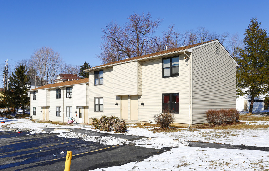 Beason Square in Uniontown, PA - Building Photo