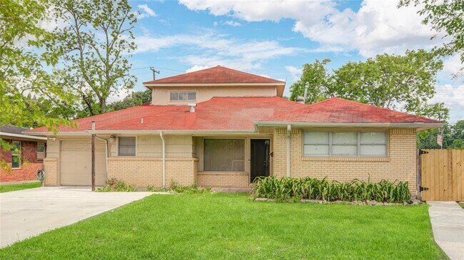 5902 Hornwood Dr in Houston, TX - Foto de edificio - Building Photo