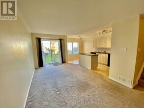 137 Freeport Dr in Ottawa, ON - Building Photo - Building Photo