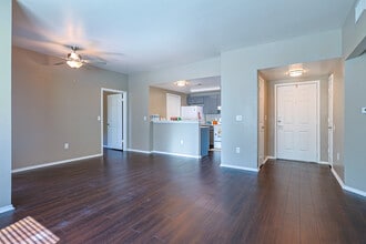 Crystal Falls Crossing in Leander, TX - Foto de edificio - Interior Photo