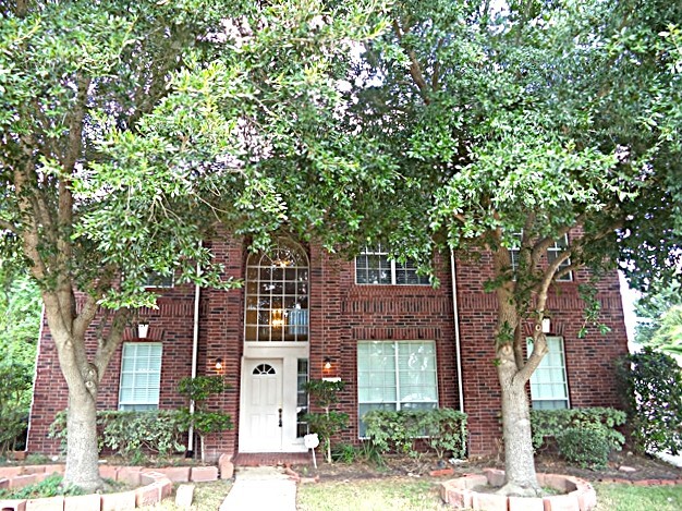 18446 Lakeview Cir in Houston, TX - Building Photo