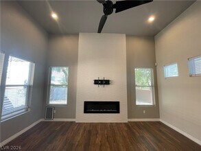 10516 India Hawthorn Ave in Las Vegas, NV - Building Photo - Building Photo