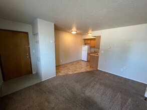613 SW 9th St in Redmond, OR - Building Photo - Building Photo