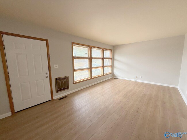 2106 NW Sullivan Rd in Huntsville, AL - Building Photo - Building Photo