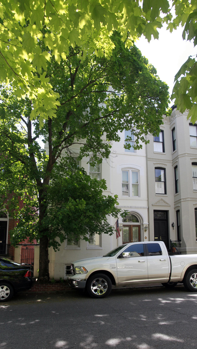 3044 N St NW in Washington, DC - Building Photo - Building Photo