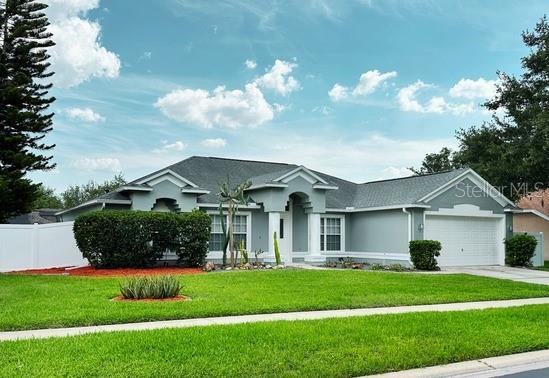 9020 Lake Coventry Ct in Gotha, FL - Foto de edificio