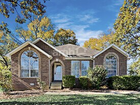 111 Cedar Bend Ct in La Vergne, TN - Building Photo