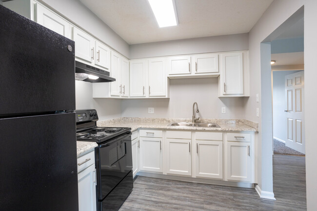 Cambridge Apartments in Clarksville, IN - Building Photo - Interior Photo