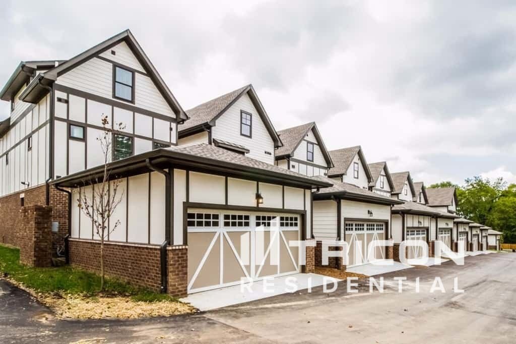 1240 Hillwood Private Cove in Nashville, TN - Building Photo