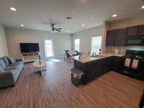 5764 Callaway Cir in Panama City, FL - Foto de edificio - Building Photo