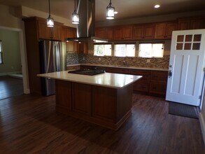 25595 SW Farmington Rd in Hillsboro, OR - Building Photo - Building Photo