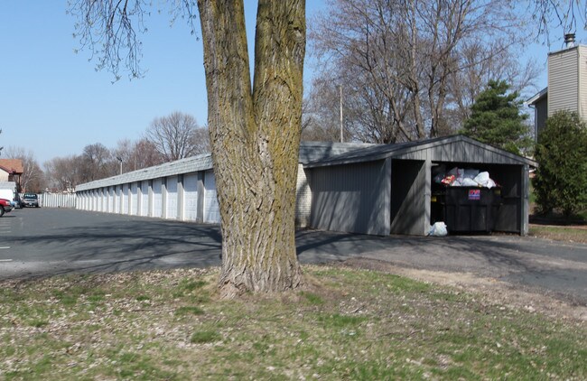 Sunset Apartments in New Hope, MN - Foto de edificio - Building Photo