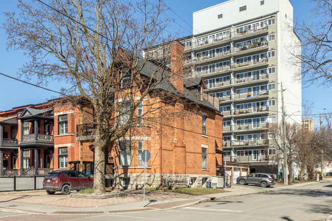 87 Gilmour St in Ottawa, ON - Building Photo - Primary Photo