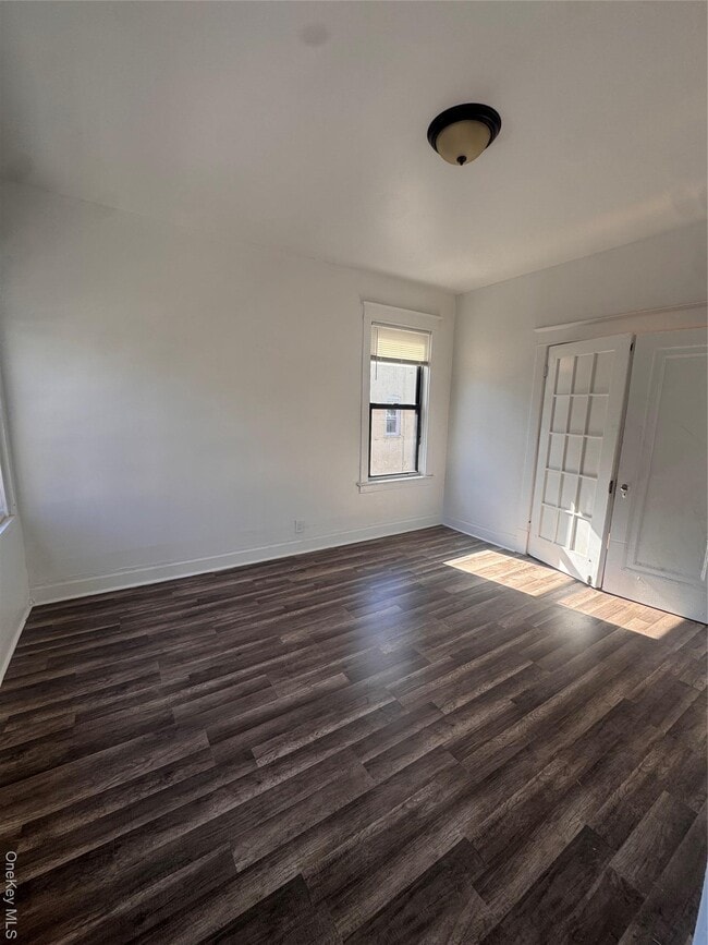 583 Van Nest Ave in Bronx, NY - Building Photo - Building Photo