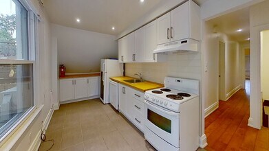 584 Huron St in Toronto, ON - Building Photo - Building Photo