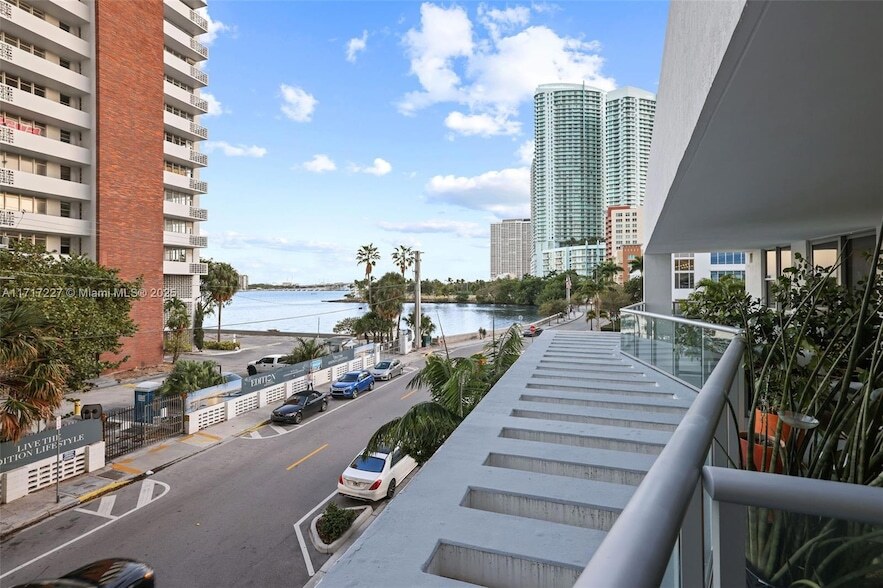 2150 N Bayshore Dr, Unit 111 in Miami, FL - Building Photo