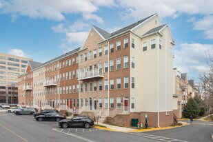 2651-2653 Park Tower Dr in Vienna, VA - Building Photo