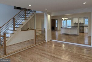 7438 Crestberry Ln in Bethesda, MD - Building Photo