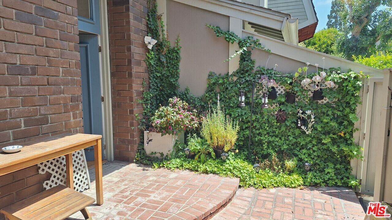 13336 Maxella Ave in Marina Del Rey, CA - Building Photo
