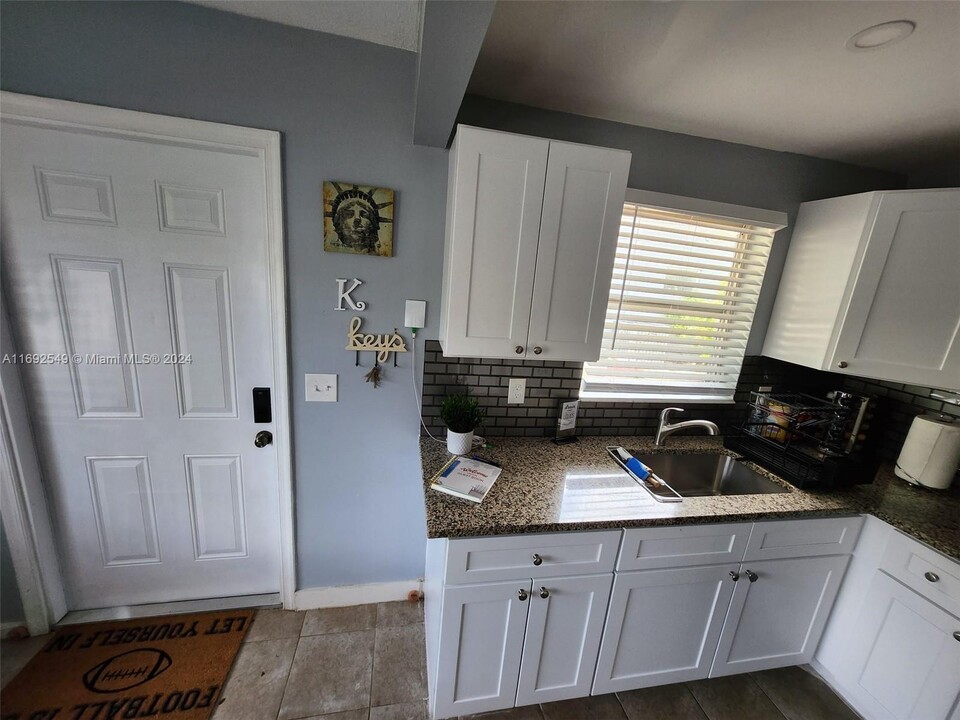 8845 Sunset Dr-Unit -8845 in Palm Beach Gardens, FL - Building Photo