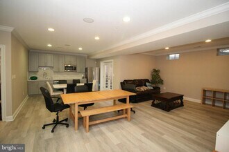 102 Bullard Cir in Rockville, MD - Building Photo - Building Photo