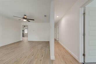 310 Old Mill Ln in Dallas, TX - Building Photo - Building Photo