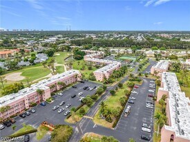150 Turtle Lake Ct in Naples, FL - Building Photo