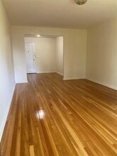 50 S Middle Neck Rd in Great Neck, NY - Building Photo - Building Photo