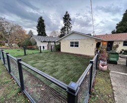 975 Cross St SE in Salem, OR - Building Photo