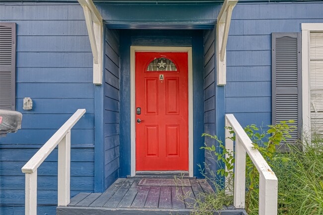 1101 Elm St in Deer Park, TX - Building Photo - Building Photo