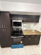1885 NE 121st St in North Miami, FL - Building Photo - Building Photo