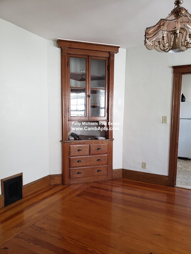 92 Myrtle St, Unit 2 in Medford, MA - Building Photo - Building Photo
