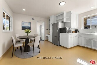 549 El Medio Ave in Los Angeles, CA - Foto de edificio - Building Photo