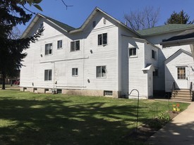 606 Forest Pl Apartments