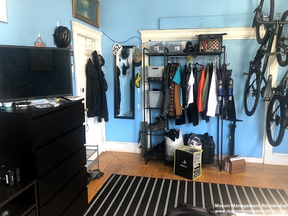 19 Arden St, Unit 2 in Boston, MA - Building Photo