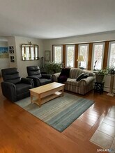 51 W Lake Ave in Guilford, CT - Building Photo - Building Photo