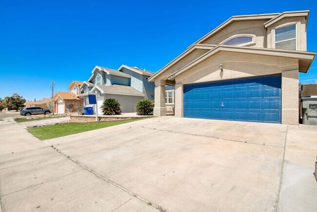 12105 Picasso Dr in El Paso, TX - Building Photo - Building Photo