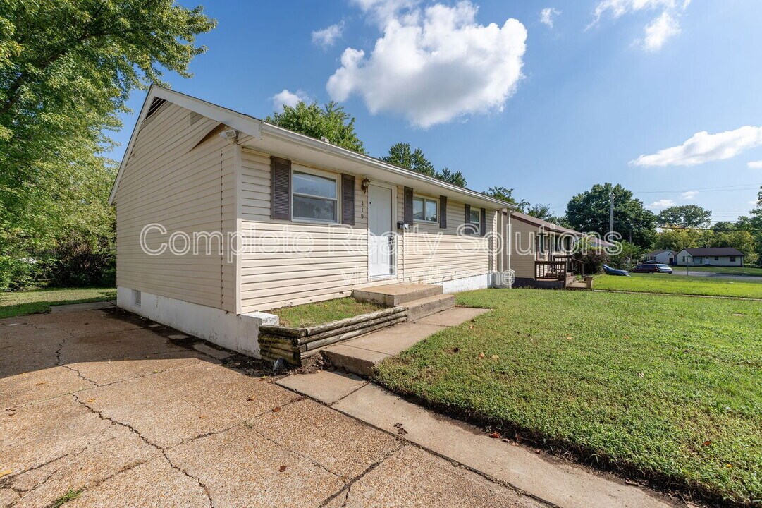 419 Cameron Rd in St. Louis, MO - Building Photo