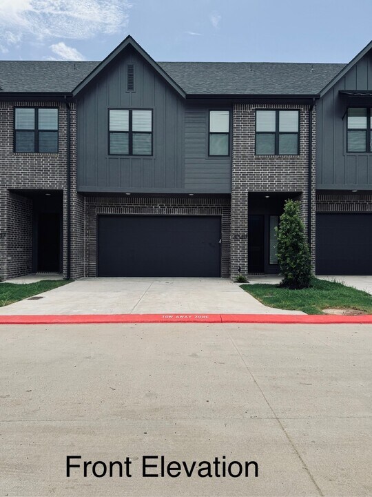 3049 Kingdom Rd in College Station, TX - Building Photo