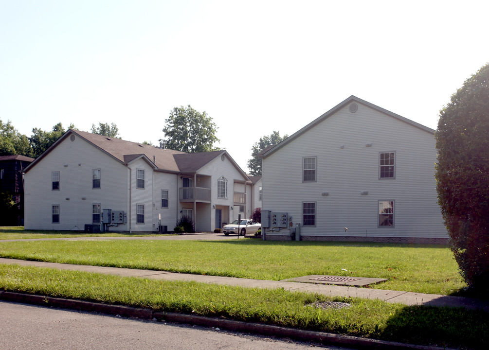 734-742 Mauro Cir in Warren, OH - Foto de edificio