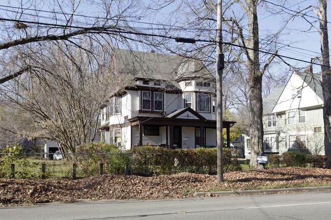 922 S Park Pl in Kalamazoo, MI - Foto de edificio - Building Photo