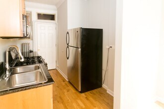 551 W Surf St in Chicago, IL - Building Photo - Building Photo
