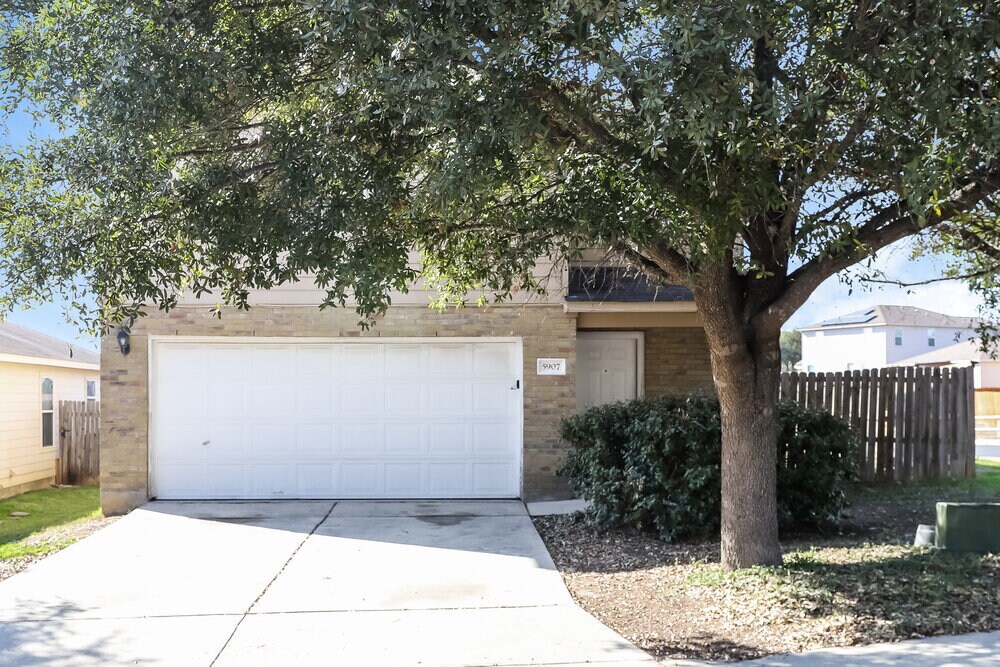 5907 Blonde Canyon in San Antonio, TX - Building Photo