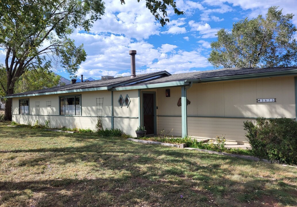 5675 E Burris Ln in Flagstaff, AZ - Foto de edificio