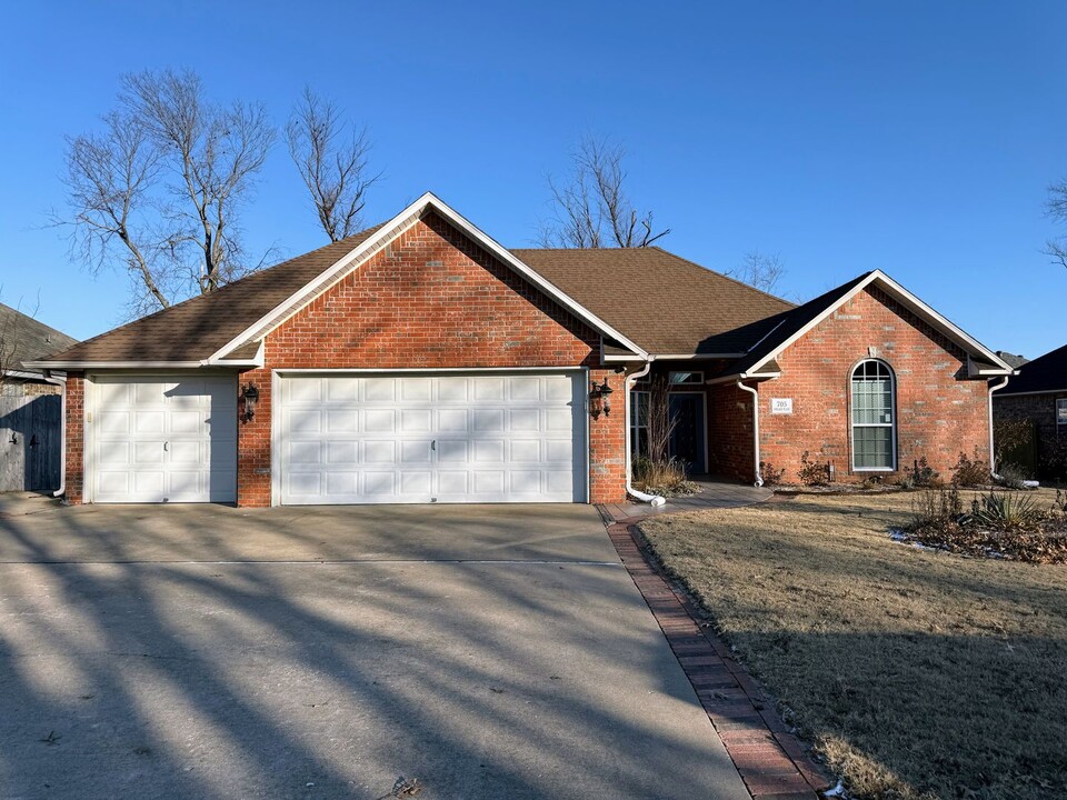 705 College Pl in Bentonville, AR - Building Photo