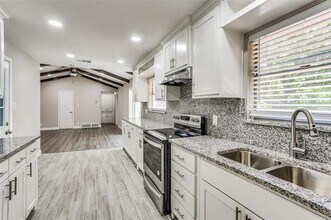 702 Chestnut Dr in Arlington, TX - Building Photo - Building Photo