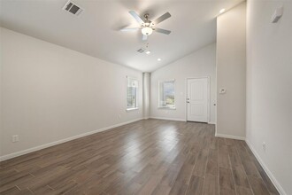 8038 Cypress Bonsai Dr in Cypress, TX - Foto de edificio - Building Photo