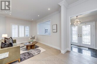 2201 Galloway Dr in Oakville, ON - Building Photo - Building Photo