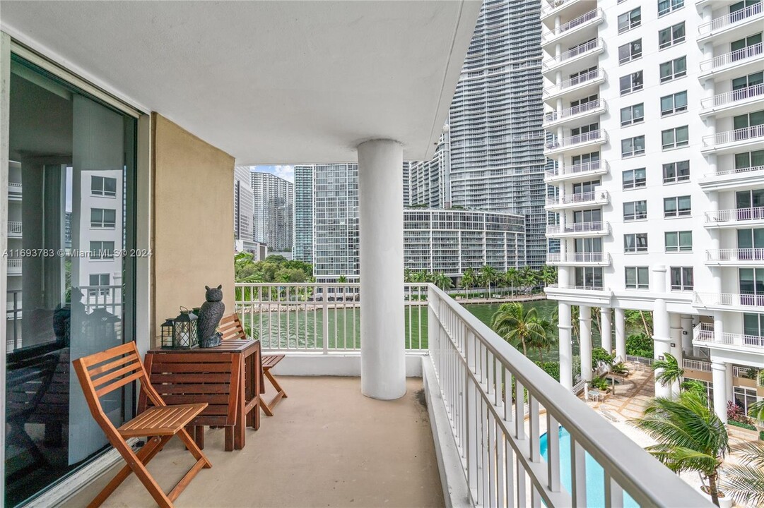 701 Brickell Key Blvd, Unit 604 in Miami, FL - Building Photo